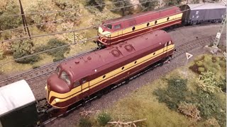 Zuggarnituren der luxemburgischen Eisenbahnen CFL auf der Modellbahnanlage