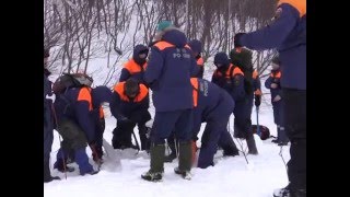 Видео с раскопок погибших на месте лавины в Кукисвумчорр. 18+