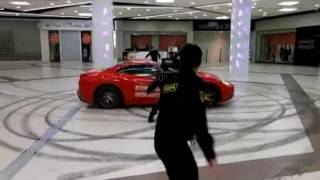Русский террорист погонял на Ferrari по торговому центру в Москве