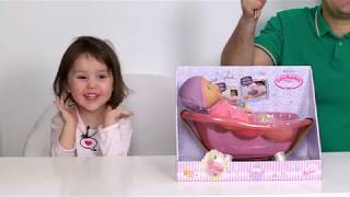 Купаем малыша Беби Борн в ванночке We are bathing baby Baby Born in the bath