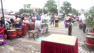 Múa lân Khai trương Điểm giao dịch Tân Thành   VNPT Đắk Lắk 16 06 15