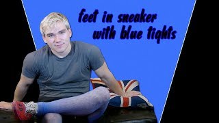 YOUNG GUY FEET IN SNEAKERS AND BLUE TIGHTS/PANTYHOSE