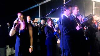 Alana Cernicky entonne l'hymne national à Sion