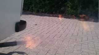 Trabant Abgase anzünden, Flammen! HD