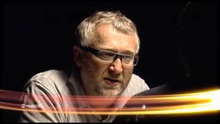 Максимов «роется в двух портфелях» 2/4