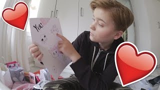 ÖPPNAR PRESENTER IFRÅN ER!