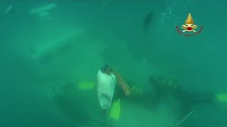 Pescatori dispersi, il video del peschereccio affondato