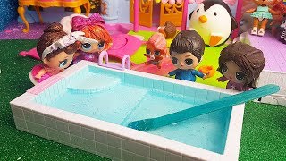 Le LOL Surprise creano una piscina di SLIME!! [Storie LOL]