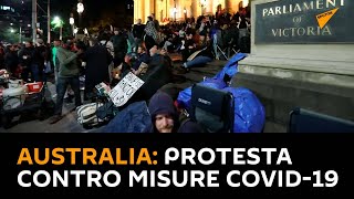 #Australia: protesta davanti al parlamento di #Melbourne contro le misure del #COVID-19