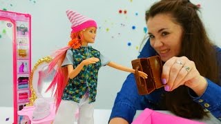 Куклы Барби - Идем собирать грибы. Игры для девочек.