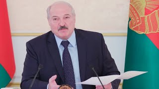 Лукашенко: Мне накануне приезда не шьют халат, майку, шапочку! В Минске в больнице дезинфицируют!