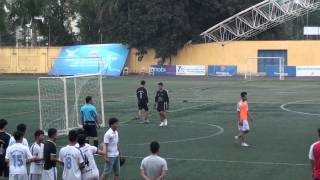 Loạt đá penalty đầy cảm xúc của các cổ động viên Phùng Khắc Khoan và Phan Huy Chú.