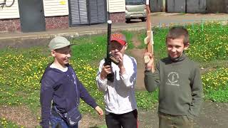 Мальчики играют в войнушку.Детская игра.Оружие России.Super Weapon Russia