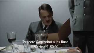 Hitler se entera que --- Alemania gano la Final --- contra Argentina celebra en la cena MESSI