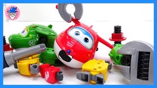 Car crash, fix it  Car wheel replacement, tool kit toys