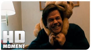 Драка Джона и Теда - Третий лишний (2012) - Момент из фильма