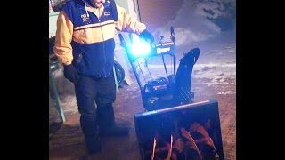 Уборка снега снегоуборщиком