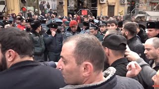 LIVE. Ազատության հրապարակի սրճարանների ապամոնտաժումը
