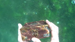 Tüplü dalış dedektörle altın arama.Treasure