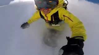Видео селфи. Девушка на горных лыжах. Freeride