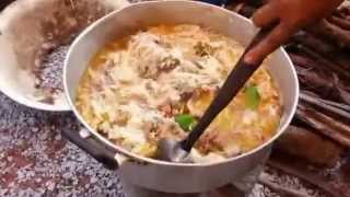 แกงไก่บ้านใส่หน่อไม้ส้ม (หน่อไม้ดอง) Gang chicken