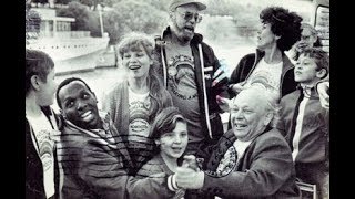 Светоч умер и на город опустилась тьма. Он был другом детей и народа. Фильм о его студии "Юность"