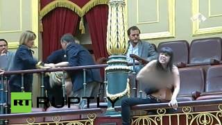 Акция FEMEN в испанском парламенте: «Аборт — это святое!»