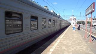 Электровоз ЧС2К-397 с поездом №239 (Мурманск → Симферополь) и приветливый помощник