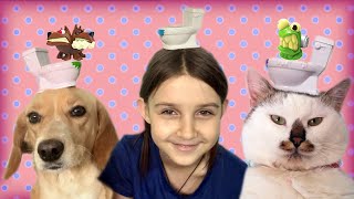 Кошка Карамелька Лиза и Тафи открывают Игрушки Сюрпризы в Унитазах