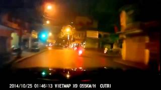 Cảnh sát cơ động truy đuổi hai tên cướp như phim hành động