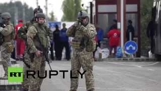 Croatia: Hundreds of refugees cross into Hungary under military supervision