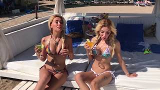 ESRA CEYDA CİCİŞ KARDEŞLER PLAJDA SOYUNDU - Çıplak