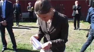 Barnen hyllar kronprinsessan Victoria