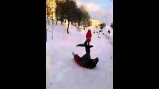 Друг смешно съехал с горки! Прикол 2016 Ржач!