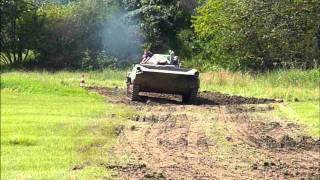 [HD] UdSSR Schützenpanzer SPz BMP-1 heizt durch Gelände / Боевая Машина Пехоты