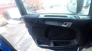 Как тупая баба на фуре буксует на льду