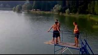Прыжок в воду. Прикол жесть!