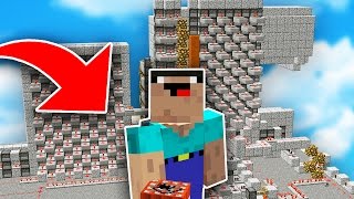 NOOB vs PRO RAIDERS in Minecraft TNT WARS...