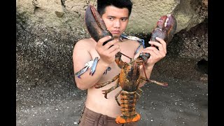 Primitive Technology with Survival Skills looking for food Lobster and Crab giant