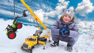 Трактор и грузовик брудер перевернулись, кран помогает им выбраться. Kare kid