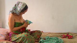 A Small Baby's Feeding Journey (Khmer) - Small Baby Series