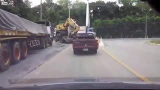 Qua đường bất cẩn bị xe tải đâm