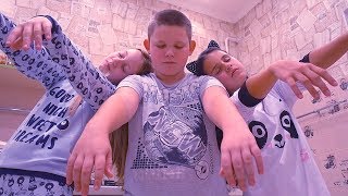 РОМА ЗАЛЕЗ в ДЕВЧАЧЬЮ КОМНАТУ! ЛУНАТИК ХОДИТ ВО СНЕ и ПУГАЕТ Дашу и Соню