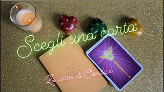 Scegli una carta. Fai una domanda o ascolta il messaggio delle carte. Tarocchi interattivi.