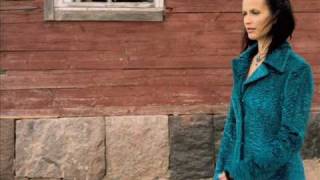 Maija Vilkkumaa - Lattiaa Pestään