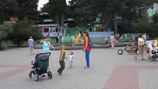 Крым. Алушта сегодня вечером (09.06.2017) - пляжи и набережная