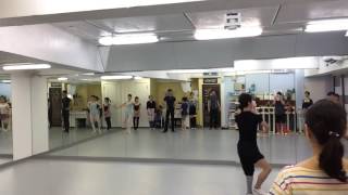 大人バレエ基礎クラス　ピルエット（コマ） 講師：青山佳樹