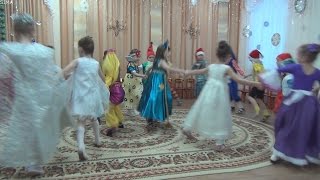 Новогодний утренник в детском саду 2015. Танец - выход.
