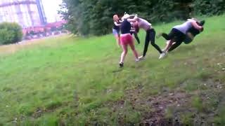 Даже такое бывает драка девушек стенка на стенку