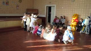 Новогодний танец Jingle bells 26 12 2014 школа 125 г.Харьков
